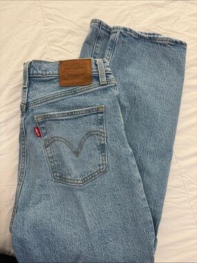 Levi's Women's Light Blue Relaxed Fit Distressed Jeans